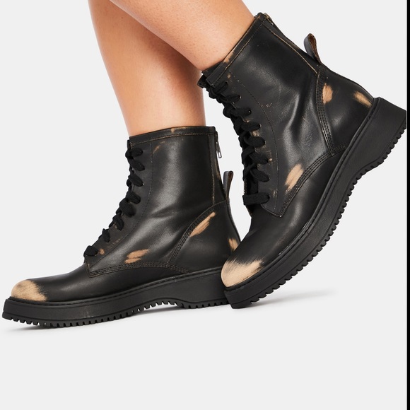 Steve Madden Farley Combat boot, 7, distressed black - Picture 2 of 13